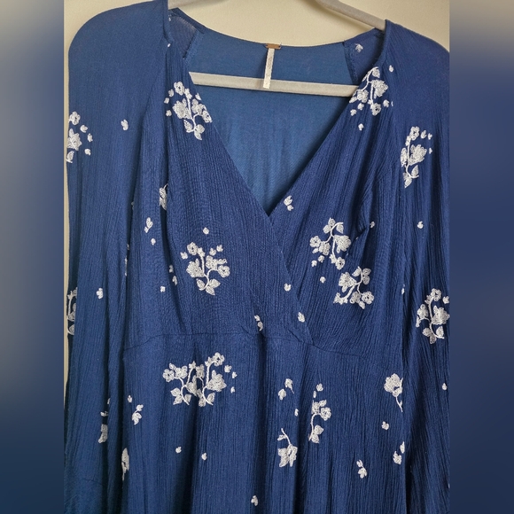 Free People Jasmine Embroidered Mini Dress in Navy Blue Small Good Condition - Picture 7 of 16